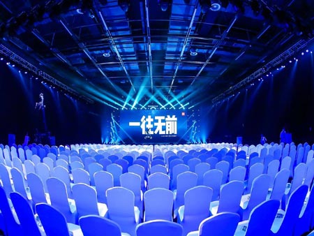 小米十周年活動除了有雷軍公開演講，還有蘭博基尼卡丁車互動比賽